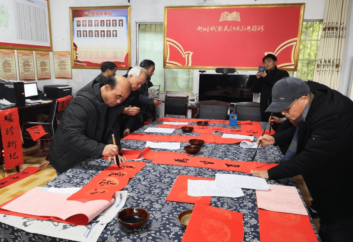 新春送温暖  铜仁团校在行动