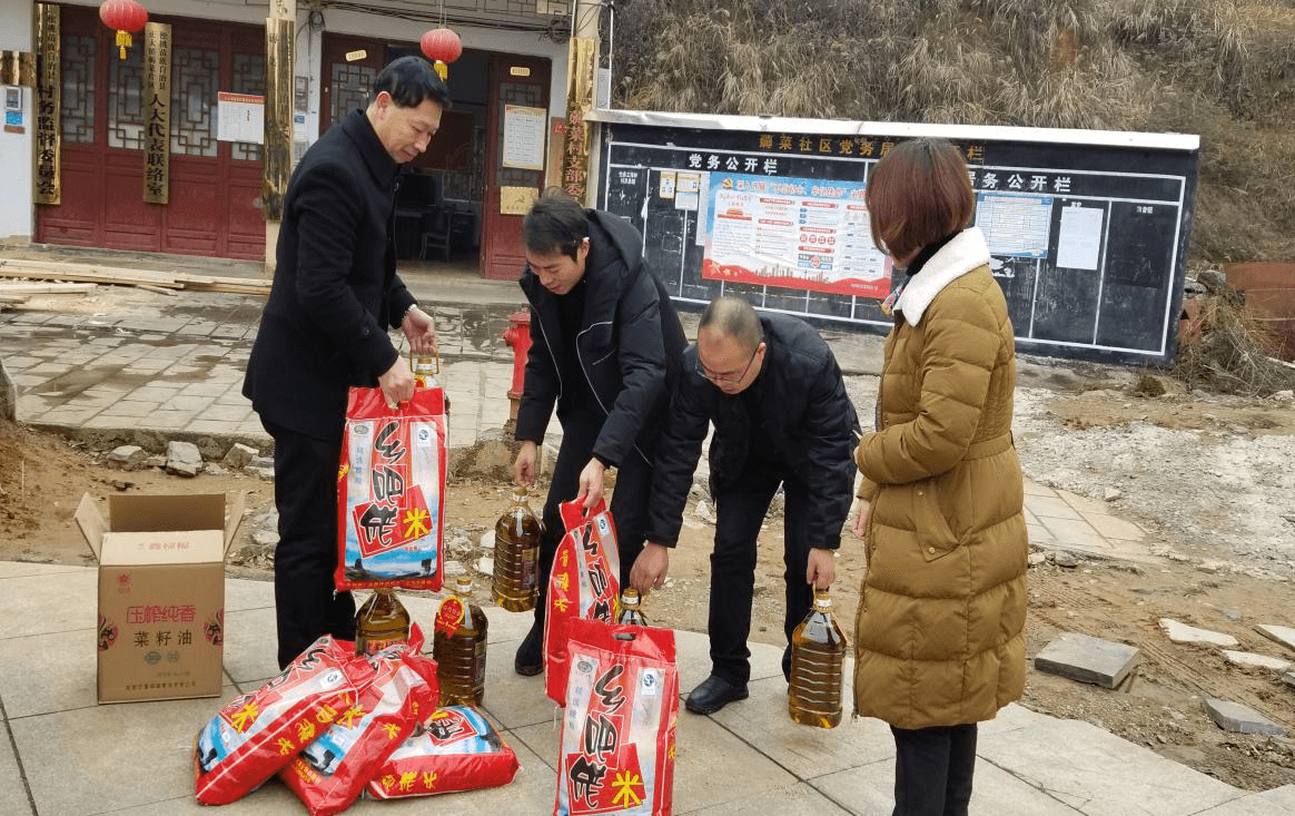 新春送温暖  铜仁团校在行动