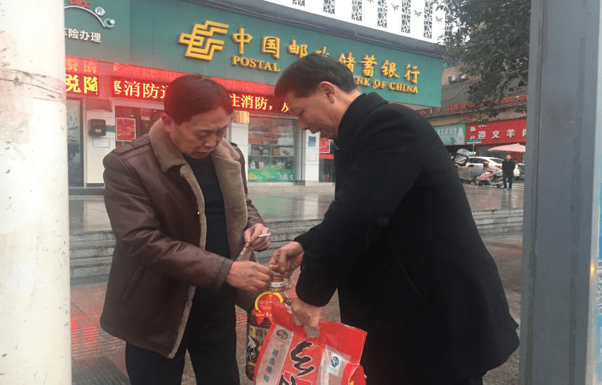 新春送温暖  铜仁团校在行动