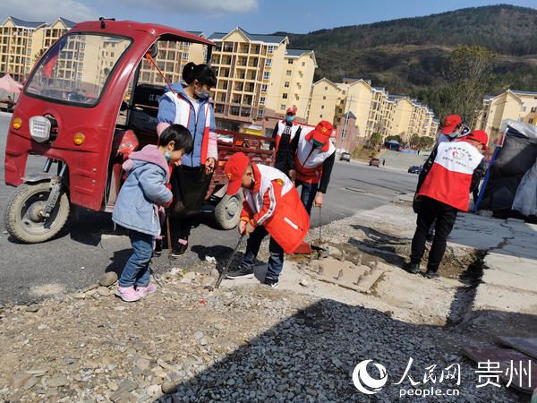 石阡：疫情防控战线上那抹暖心的“志愿红”