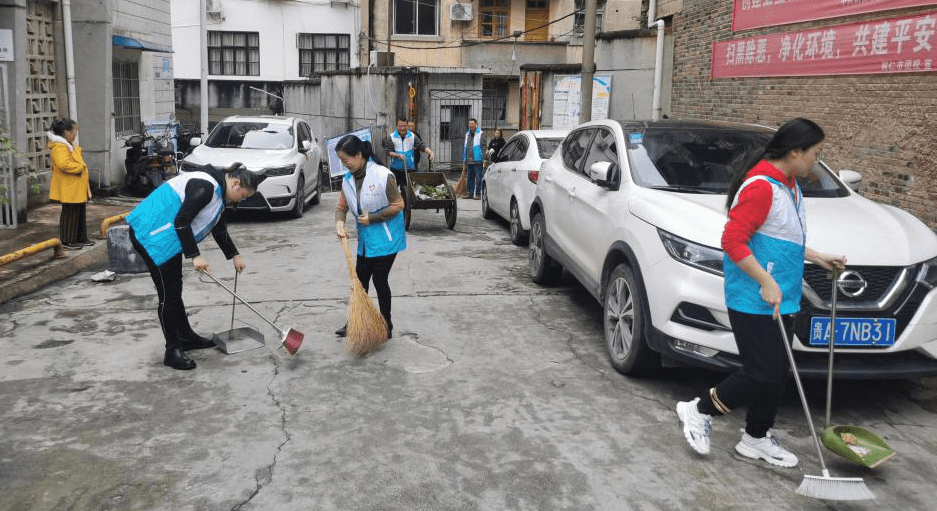 铜仁市团校开展秋季爱国卫生运动暨 环境整治志愿服务活动