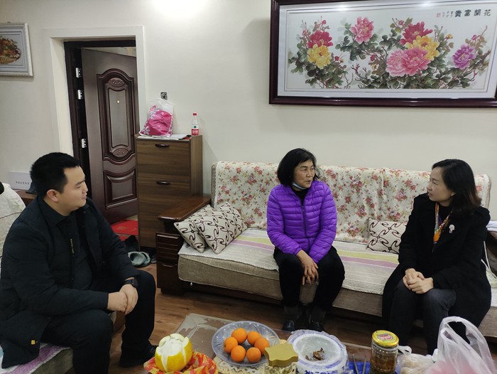 共青团铜仁市委走访慰问退休干部职工