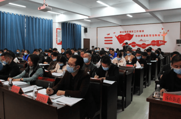 石阡县召开共青团基层组织改革试点工作领导小组办公室调度会