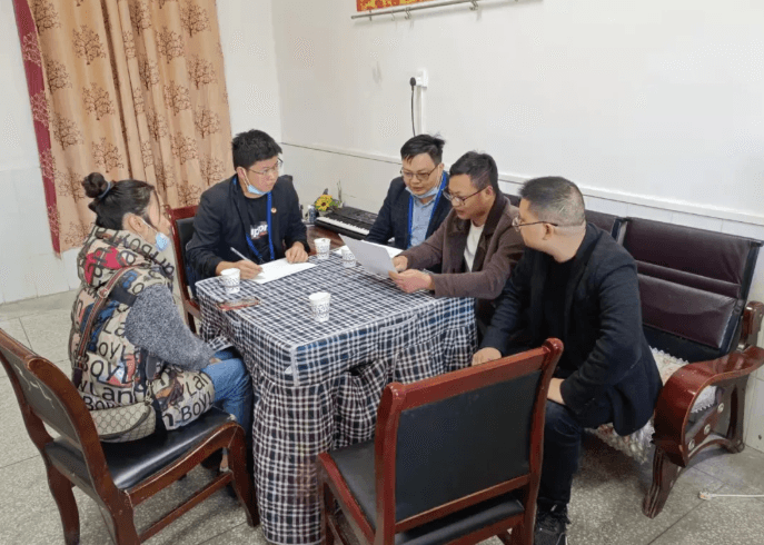 石阡：县共青团基层组织改革试点督查组到各学校开展专项督查