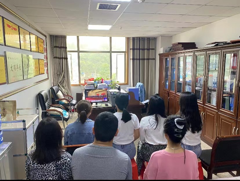 铜仁市各级团组织收看省第十三次党代会开幕式直播