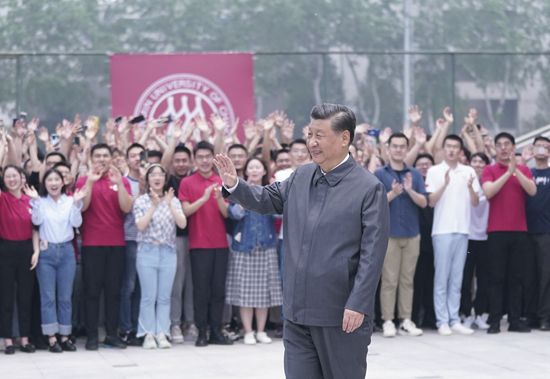 坚持党的领导传承红色基因扎根中国大地走出一条建设中国特色世界一流大学新路