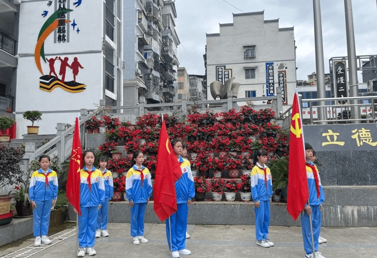 铜仁市各级少先队组织广泛开展“喜迎二十大 争做好队员”主题活动