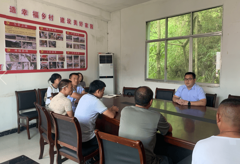 团市委到万山区大坪乡白果村调研抗旱救灾和乡村振兴工作