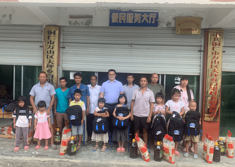 团市委到万山区大坪乡白果村调研抗旱救灾和乡村振兴工作