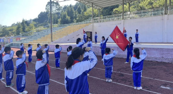 喜迎二十大，争做好队员——铜仁市开展少先队建队73周年主题队日活动