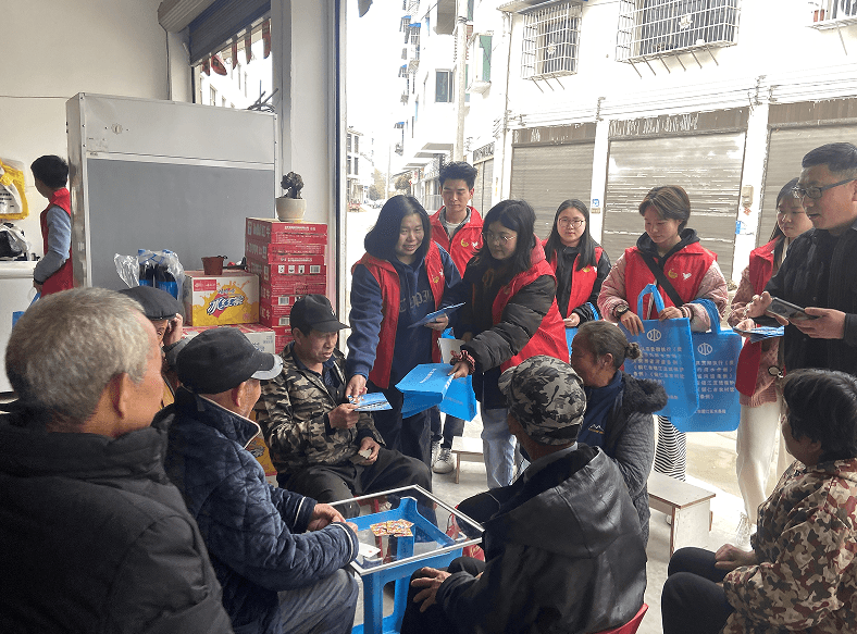 碧江区和平乡党建带团建助推文明城市创建