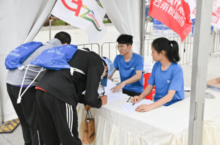 大片出炉！青春助力马拉松，志愿服务展风采