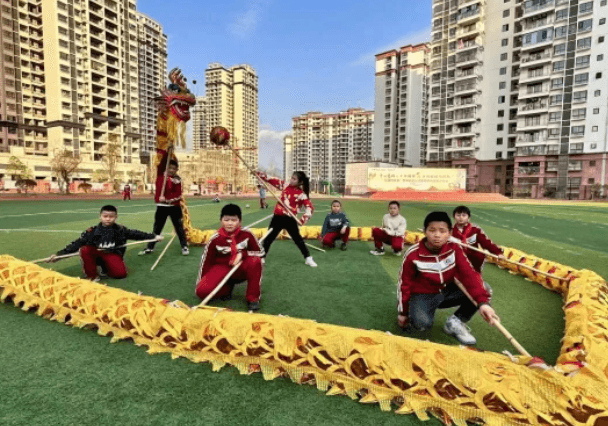 万山:“舞龙”技艺走进少先队课堂!