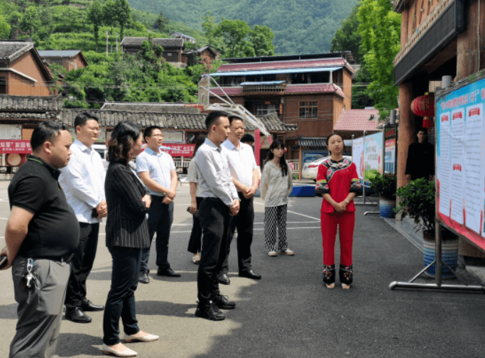 施昆一行到响水洞村开展“双零社区”试点考核验收工作