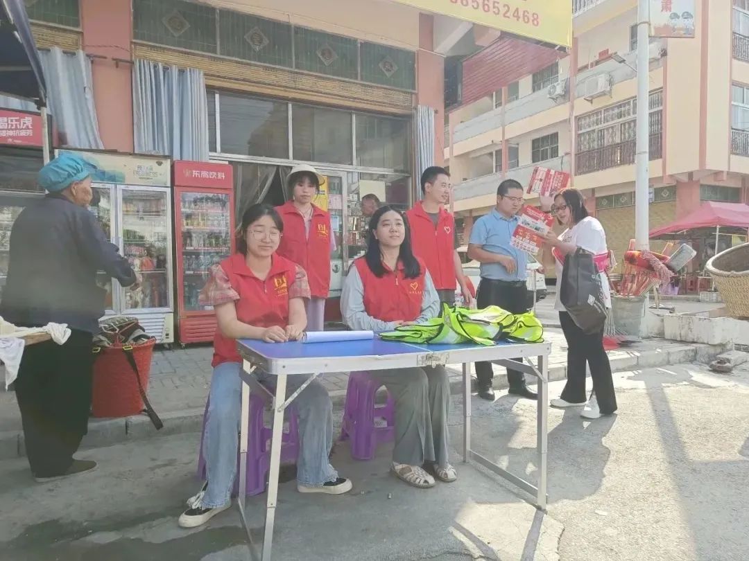 三道水乡开展道路交通安全劝导志愿服务活动