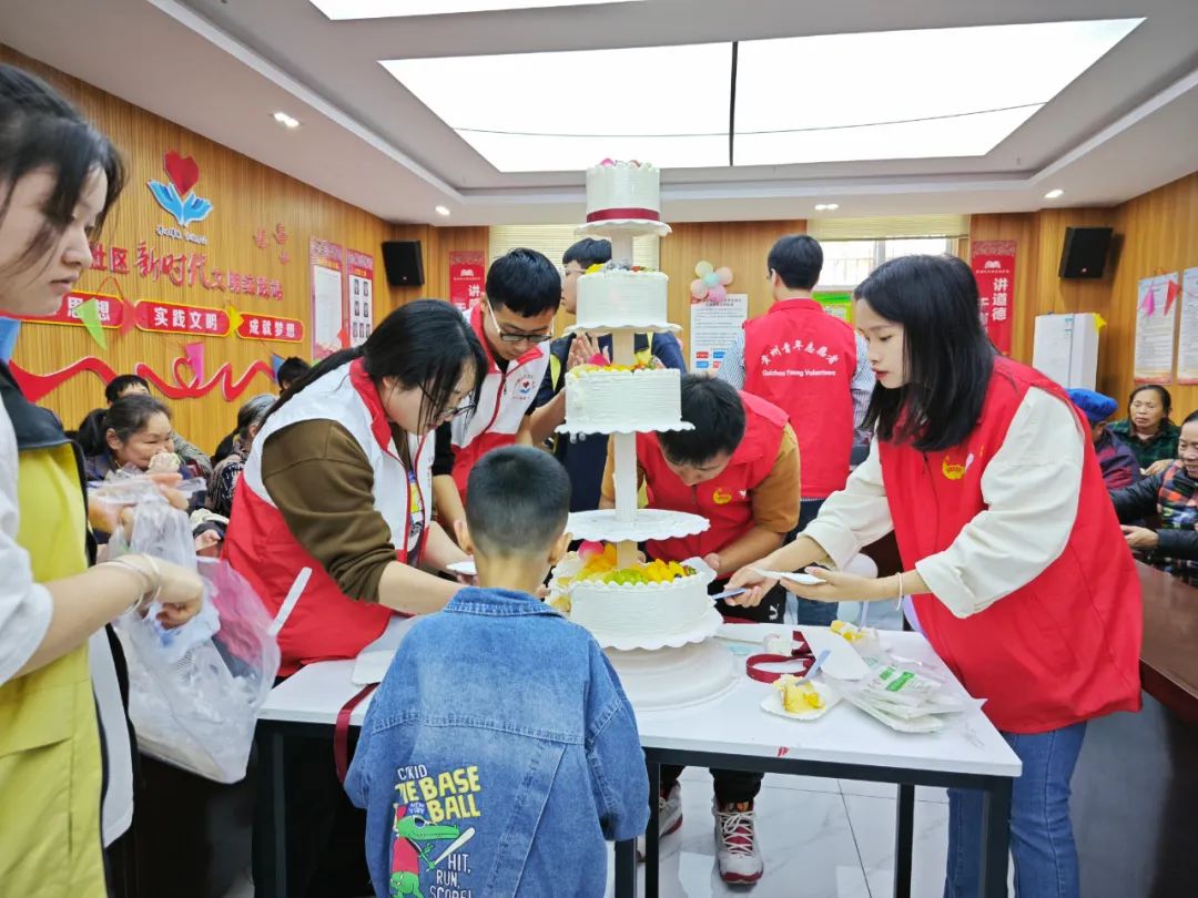 共青团“为老服务”示范点 || 旺家社区开展“久久重阳日·温情伴老行”重阳节活动暨第三季度集体生日会