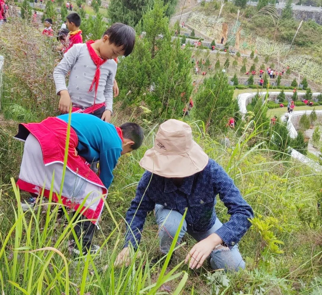 追寻红色记忆 争做时代新人——石阡县甘溪小学开展红色主题教育活动