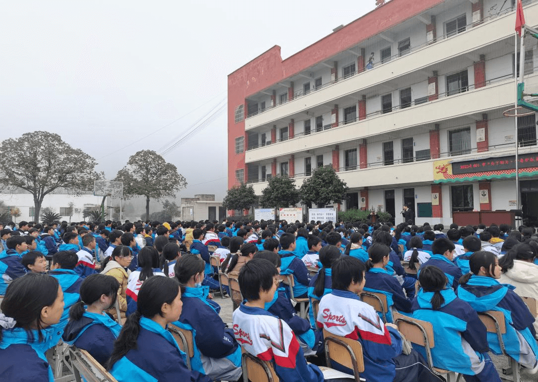 铜仁市开展2023年“为了明天·青春护航益起来”法治精神进校园活动暨“宪法宣传周”活动