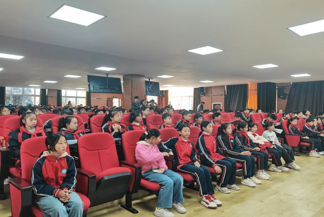 铜仁市开展2023年“为了明天·青春护航益起来”法治精神进校园活动暨“宪法宣传周”活动