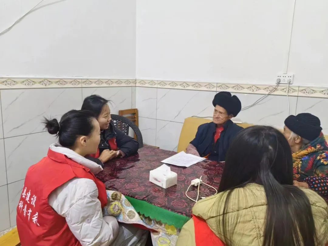 兴隆乡开展“青春暖阳·点燃独居老人安全灯”志愿服务活动