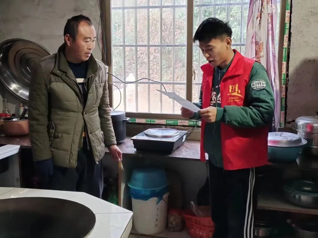 兴隆乡开展“青春暖阳·点燃独居老人安全灯”志愿服务活动