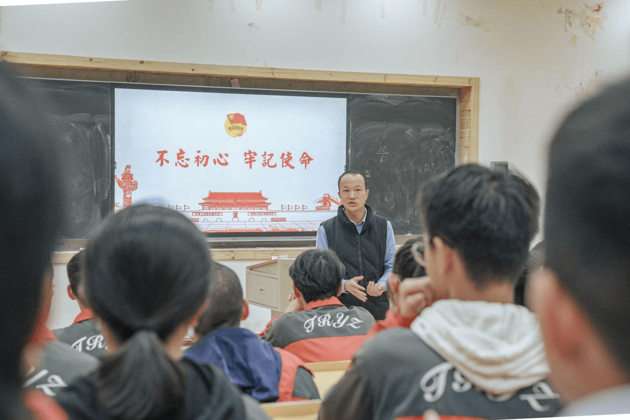 铜仁一中：红色基因 铸魂育人