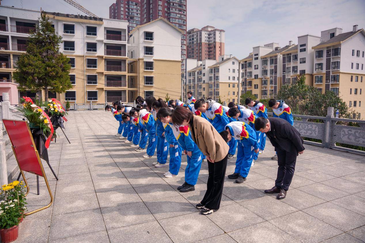 铜仁一中：红色基因 铸魂育人
