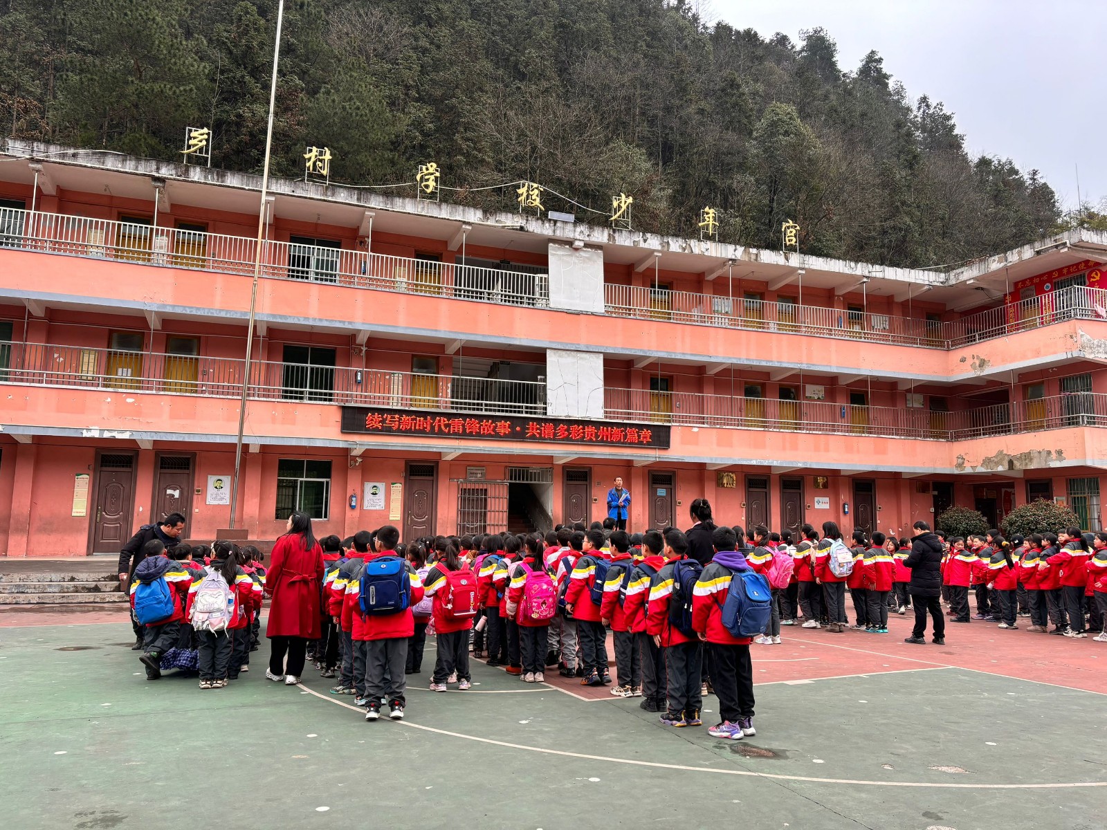 铜仁市各级少先队组织广泛开展“学雷锋”主题教育活动