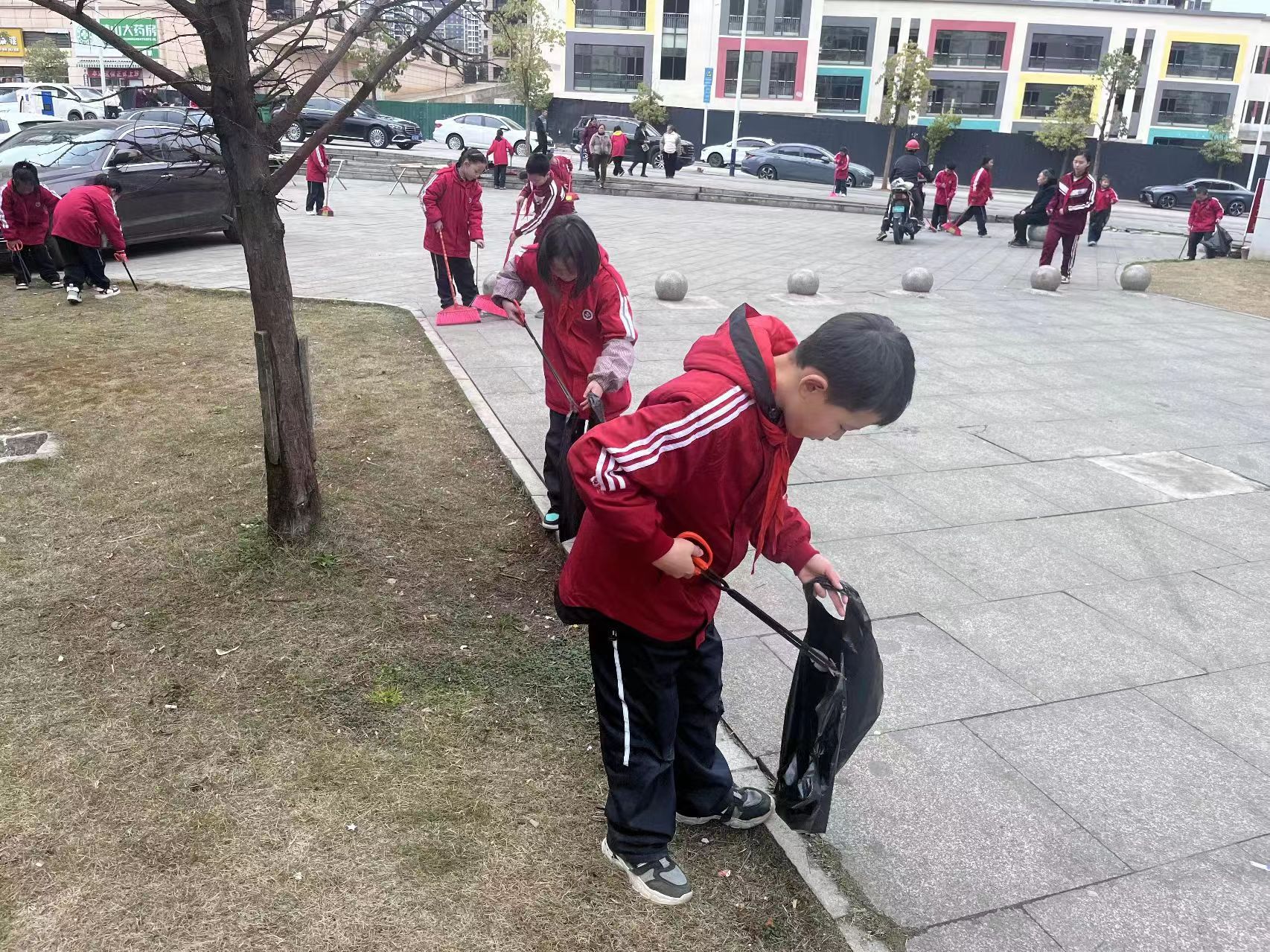 铜仁市各级少先队组织广泛开展“学雷锋”主题教育活动