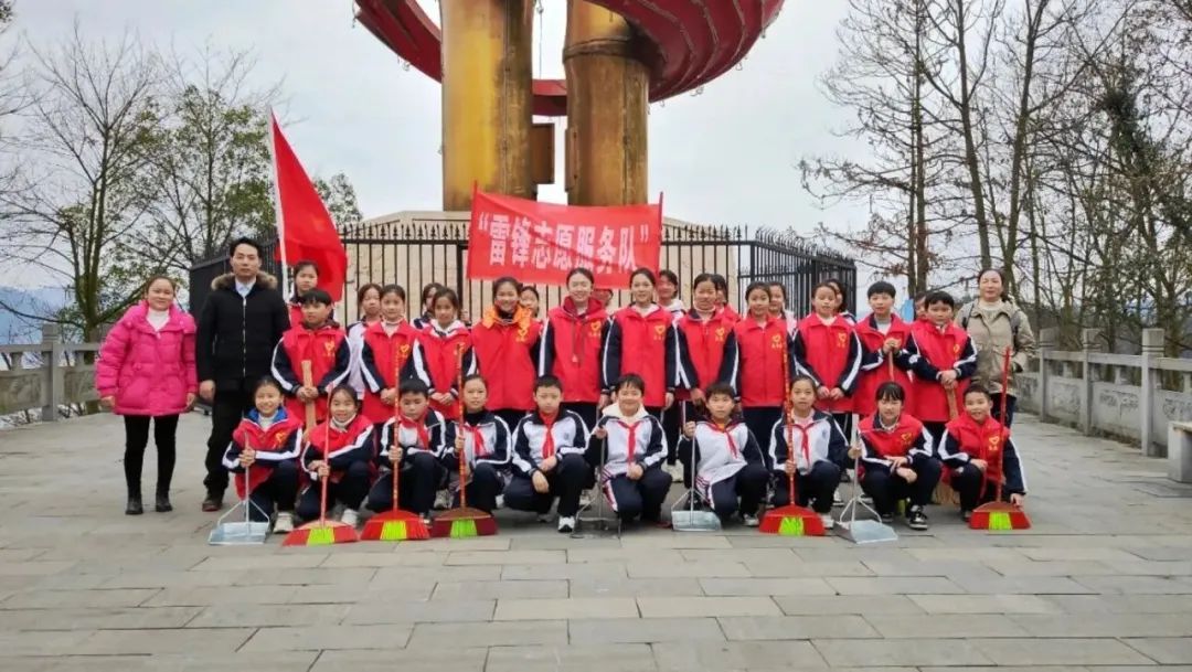 铜仁市各级少先队组织广泛开展“学雷锋”主题教育活动