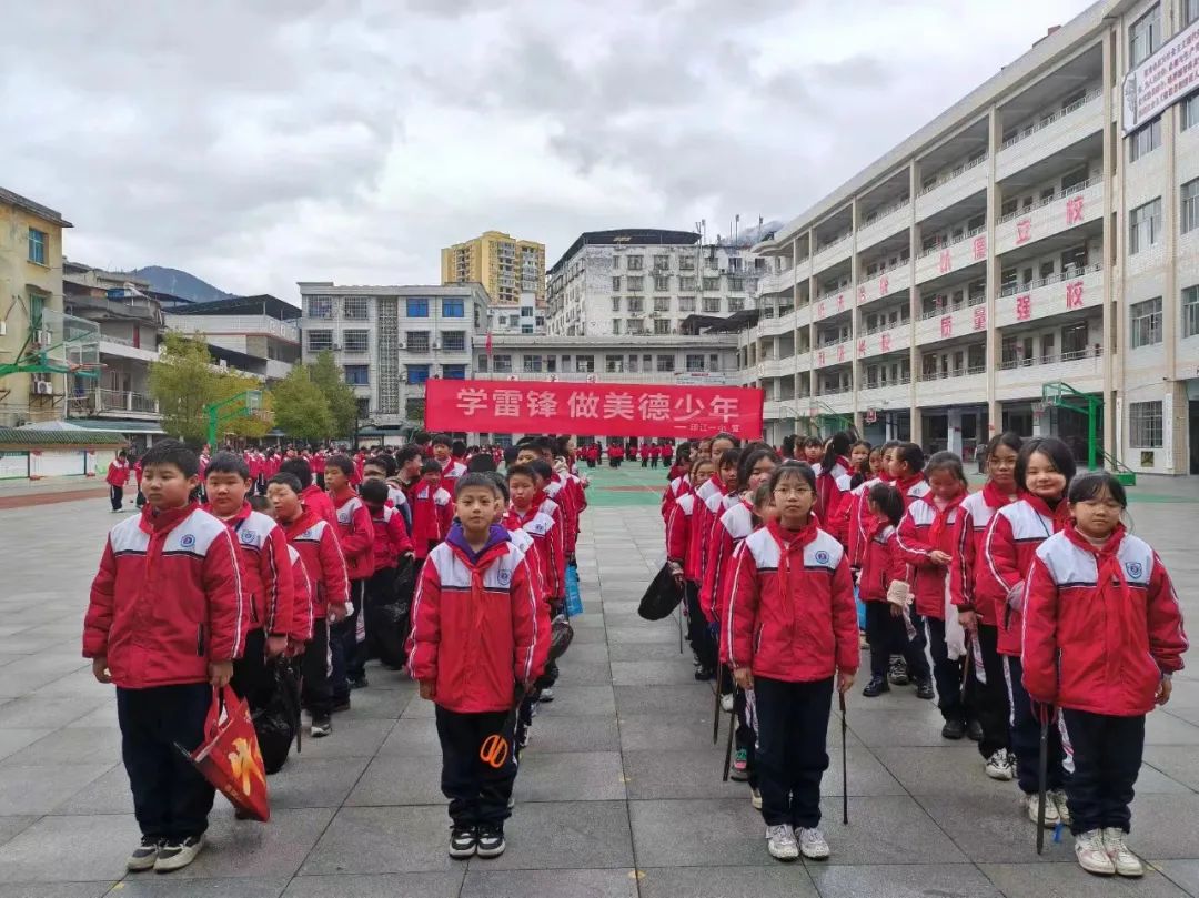 铜仁市各级少先队组织广泛开展“学雷锋”主题教育活动