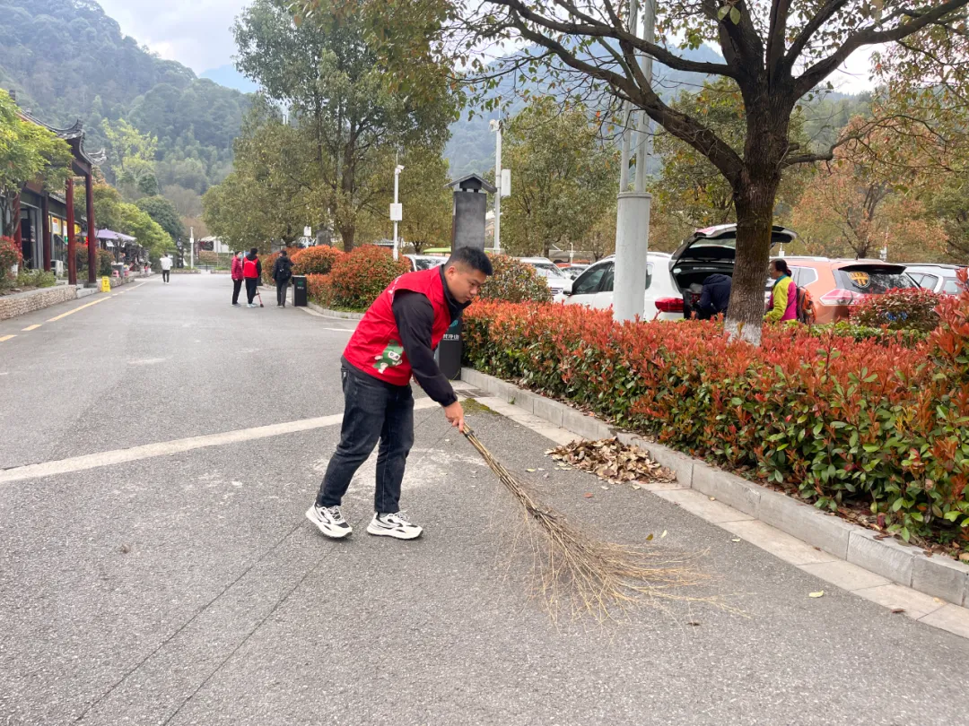 江口“小青椒”：提供暖心服务，助力文明旅游