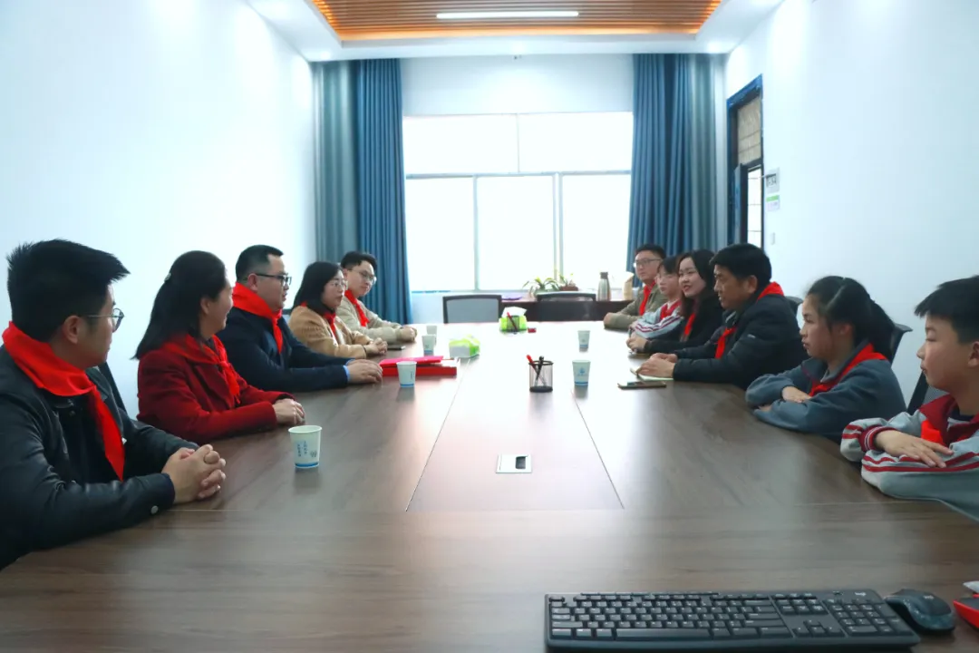 团市委副书记张青松到碧江区调研少先队工作