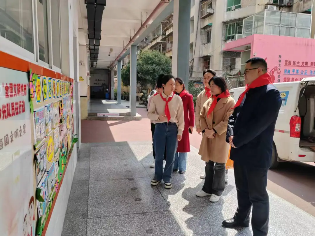 团市委副书记张青松到碧江区调研少先队工作