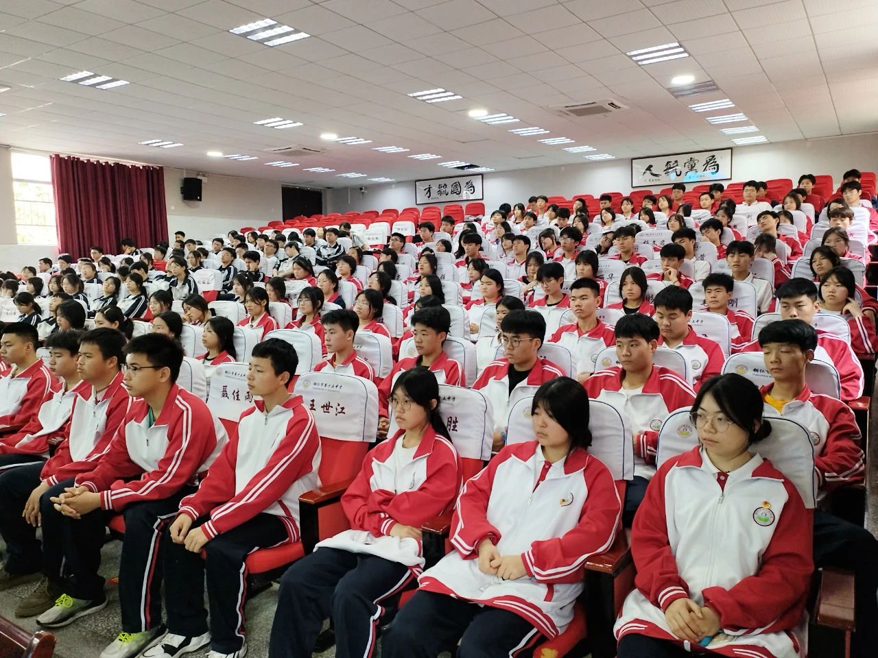 铜仁市各级团组织广泛开展“国家安全 青春挺膺”主题团日活动