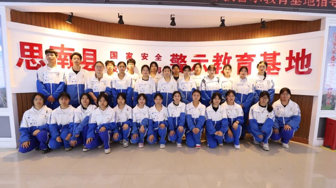 铜仁市各级团组织广泛开展“国家安全 青春挺膺”主题团日活动