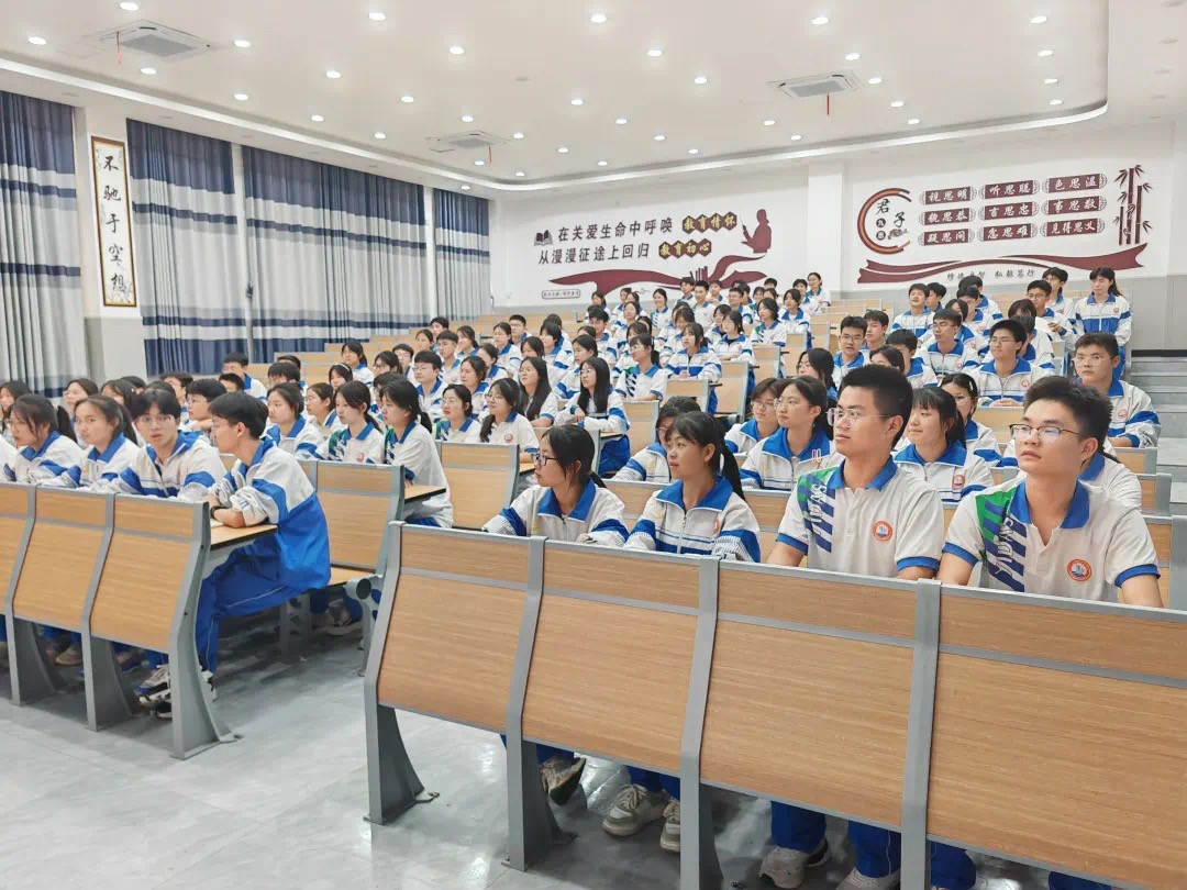 铜仁市各级团组织广泛开展“国家安全 青春挺膺”主题团日活动