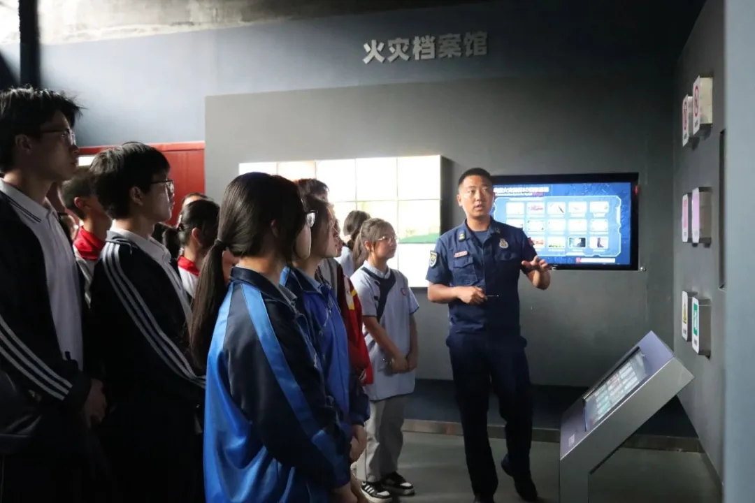 铜仁市各级团组织广泛开展“国家安全 青春挺膺”主题团日活动