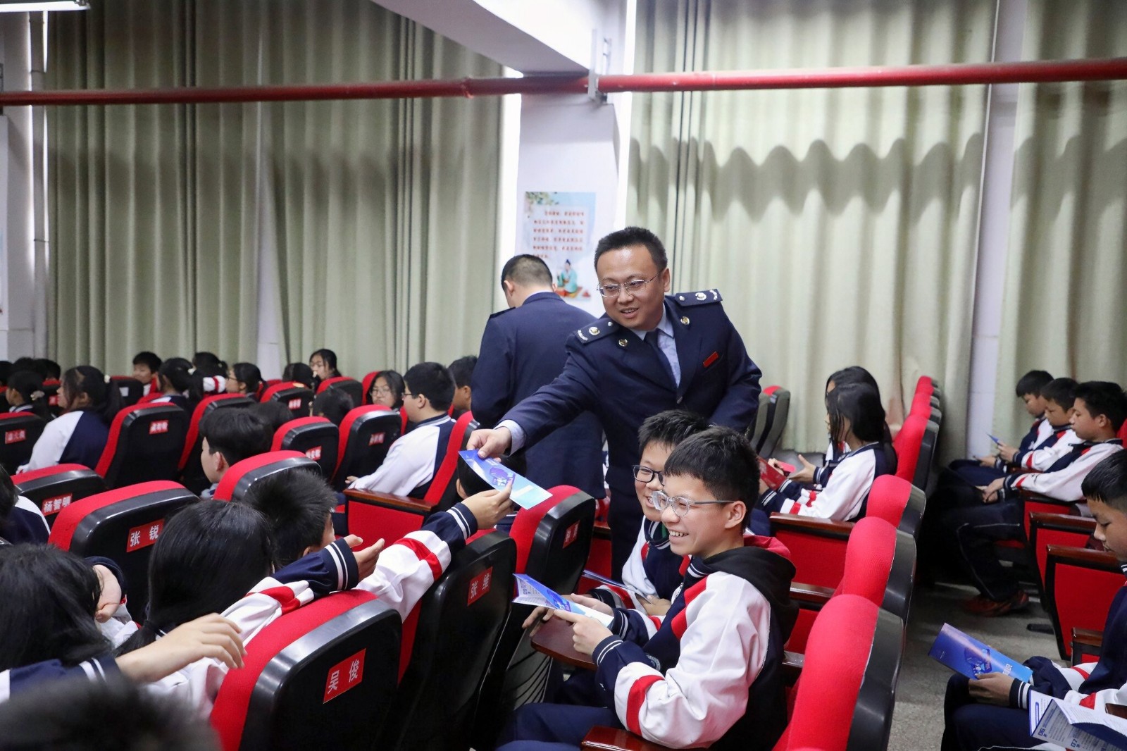 铜仁市各级团组织广泛开展“国家安全 青春挺膺”主题团日活动