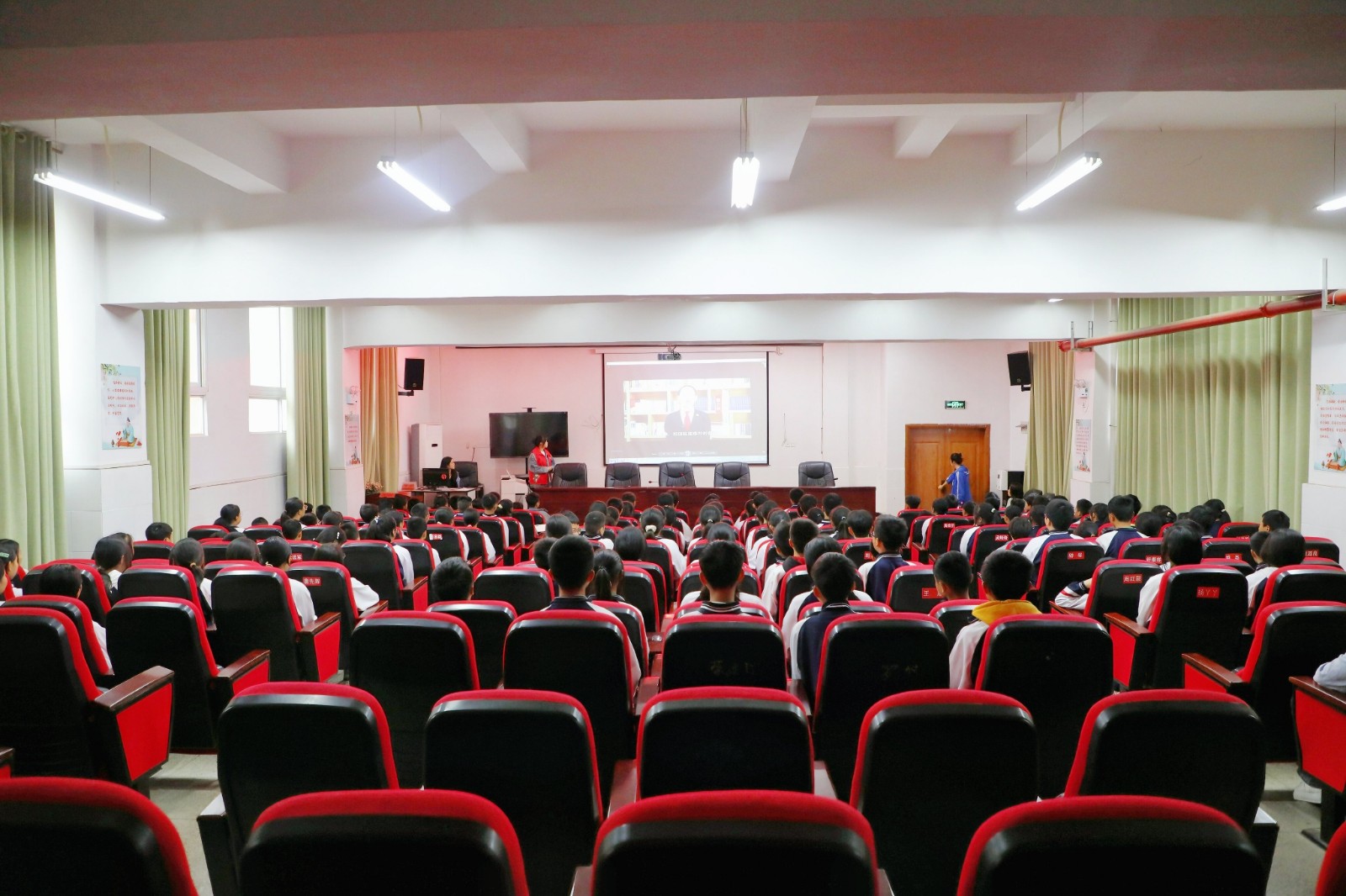 铜仁市各级团组织广泛开展“国家安全 青春挺膺”主题团日活动