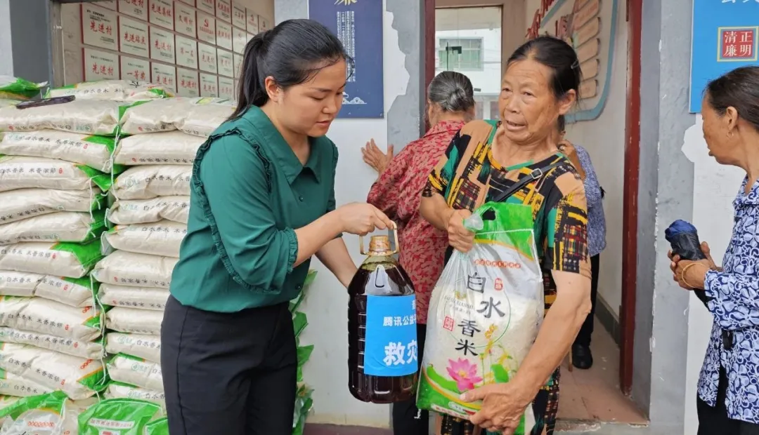 防汛救灾，铜仁青年冲锋在前！