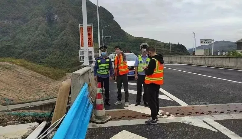 防汛救灾，铜仁青年冲锋在前！