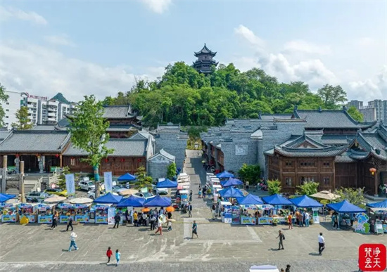 青年消费季：新场景激发消费新活力