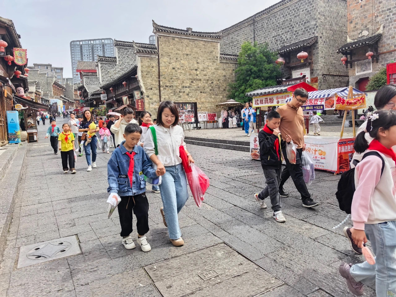 暖心哥哥知心姐姐为爱守护                                                                                                                     铜青声