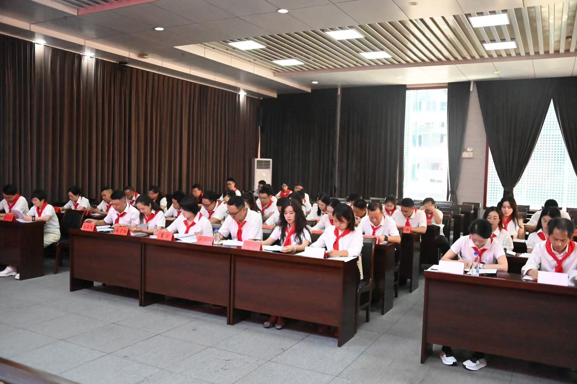 铜仁市少工委二届三次全委（扩大）会议召开