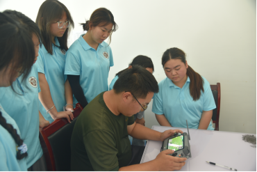 科技赋能新农潮：铜仁幼专学子“三下乡”观摩实操无人机，体验农业新科技
