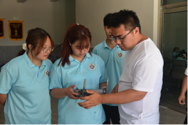 科技赋能新农潮：铜仁幼专学子“三下乡”观摩实操无人机，体验农业新科技