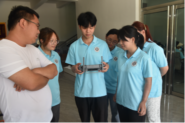 科技赋能新农潮：铜仁幼专学子“三下乡”观摩实操无人机，体验农业新科技