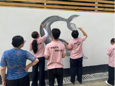 青春执笔绘振兴 墙绘添彩乡村貌——铜仁幼专学子用艺术的笔触，“勾勒”出乡村振兴的新图景