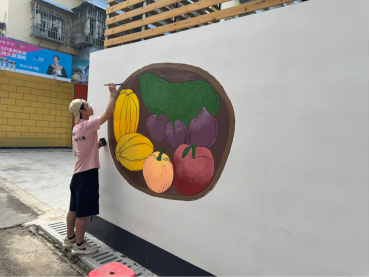 青春执笔绘振兴 墙绘添彩乡村貌——铜仁幼专学子用艺术的笔触，“勾勒”出乡村振兴的新图景